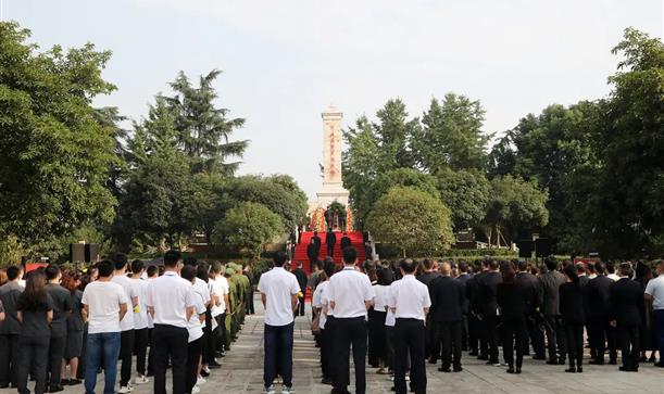 缅怀革命先烈 传承革命精神 —新都区隆重举行向人民英雄敬献花篮仪式